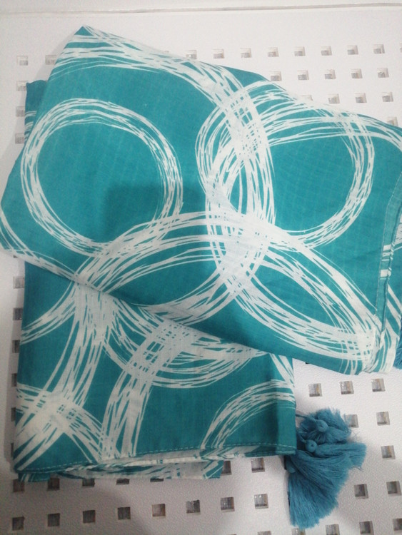 شال منگوله دار