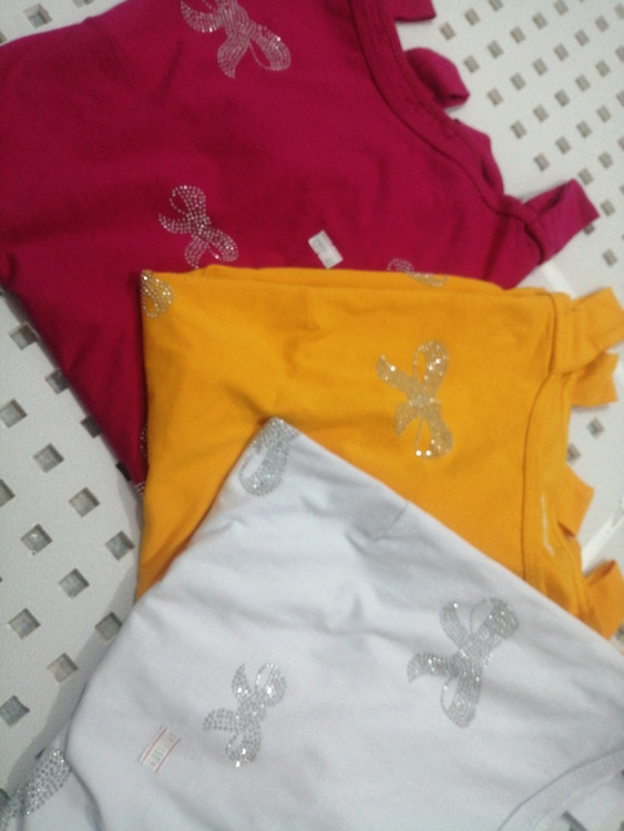 تیشرت طرح دار نگینی