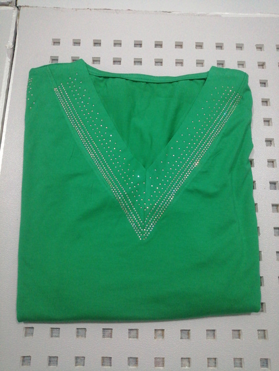 تیشرت زنانه یقه هفت نگین کاری