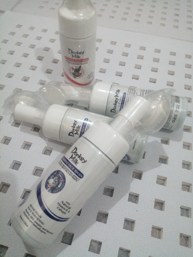 فوم شستشو شیر الاغ