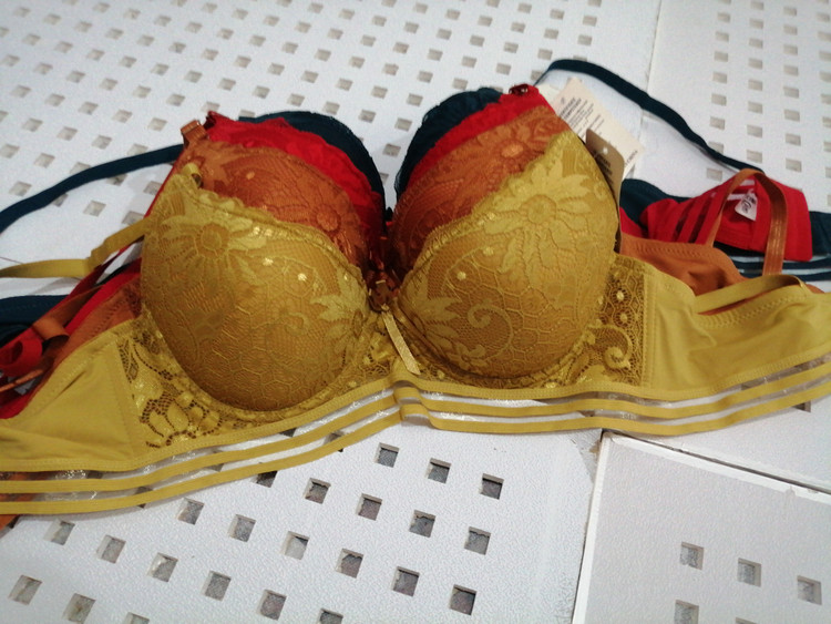 سوتین اسفنجی کش پهن