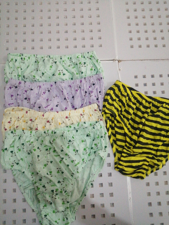 شورت نخ پنبه گل ریز