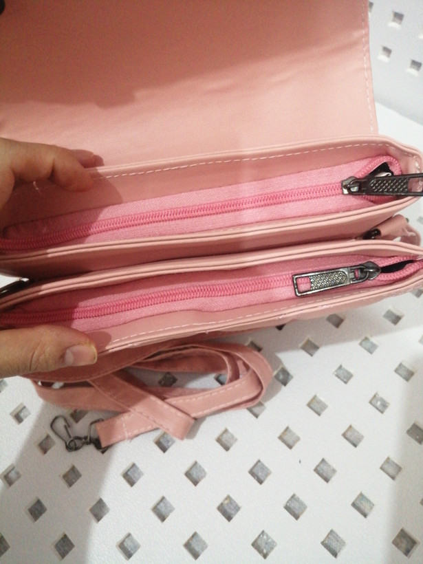 کیف گلدوزی چرم