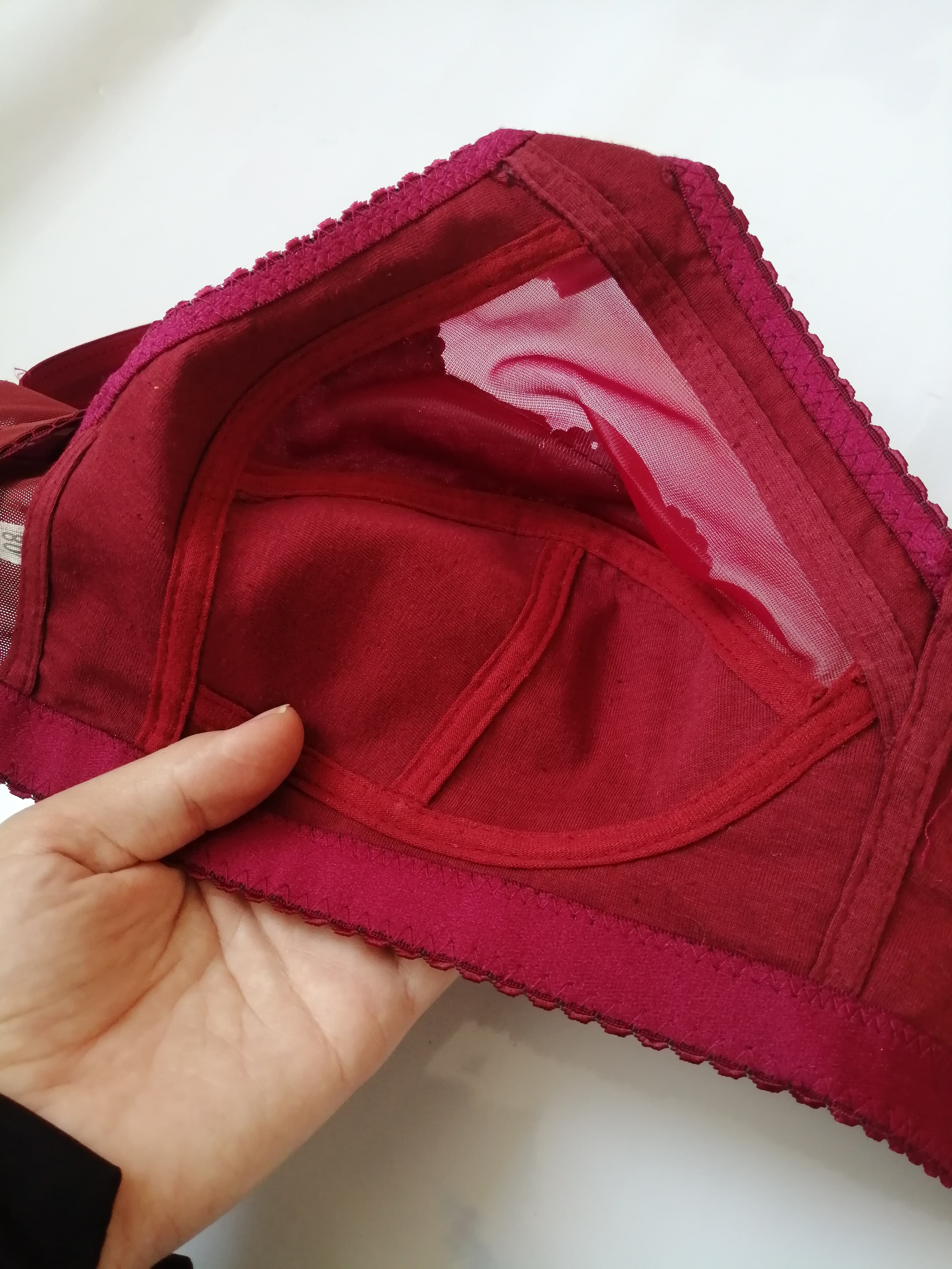 سوتین زیر نخی