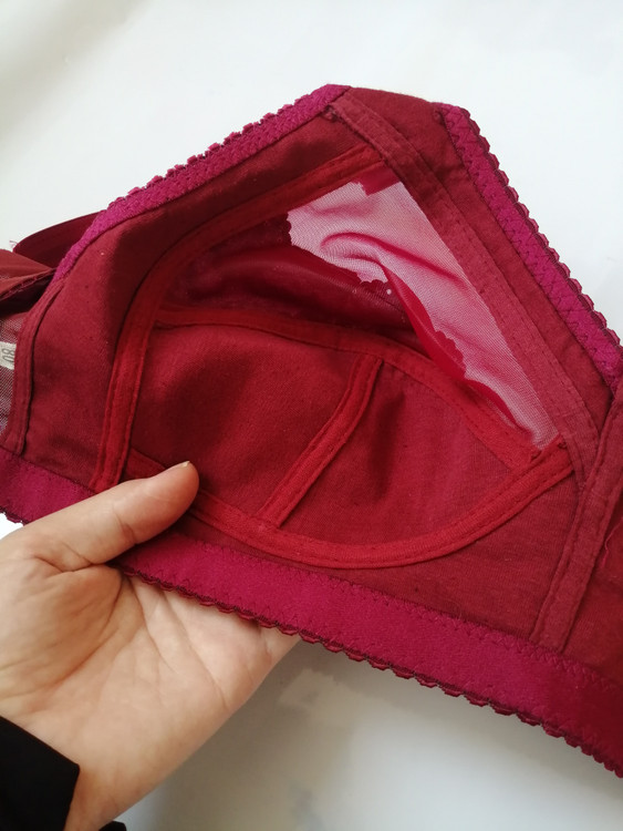 سوتین زیر نخی