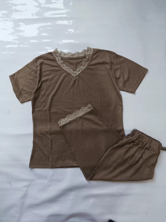 ست تیشرت و شلوار کبریتی